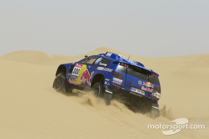 Volkswagen Motorsport: Carlos Sainz y Lucas Cruz Senra prueban el Wolkswagen Race Touareg 3 en Marruecos