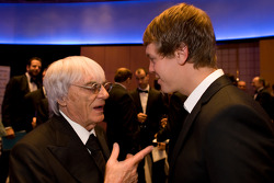 Le Président de FOM Bernie Ecclestone et le champion du monde de Formule 1 FIA Sebastian Vettel