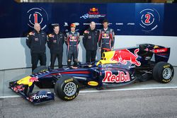 Rob Marshall, designer en chef, Red Bull Racing ; Christian Horner, directeur d'équipe Red Bull Racing ; Sebastian Vettel, Red Bull Racing ; Adrian Newey, directeur technique Red Bull Racing et Mark Webber Red Bull Racing