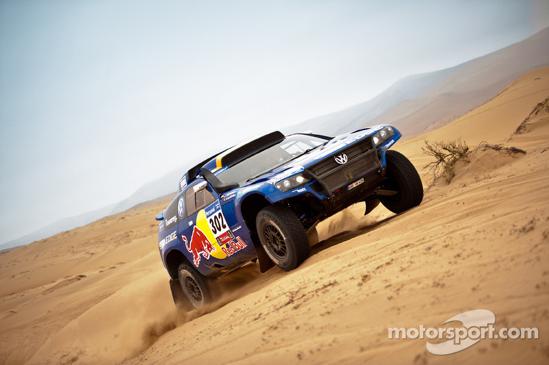 2011: Nasser Al Attiyah dan Timo Gottschalk, Volkswagen Race Touareg 3