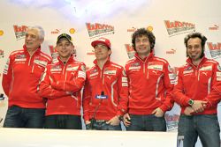 Gabriele del Torchio, Valentino Rossi, Nicky Hayden et Vittoriano Guareschi, Ducati