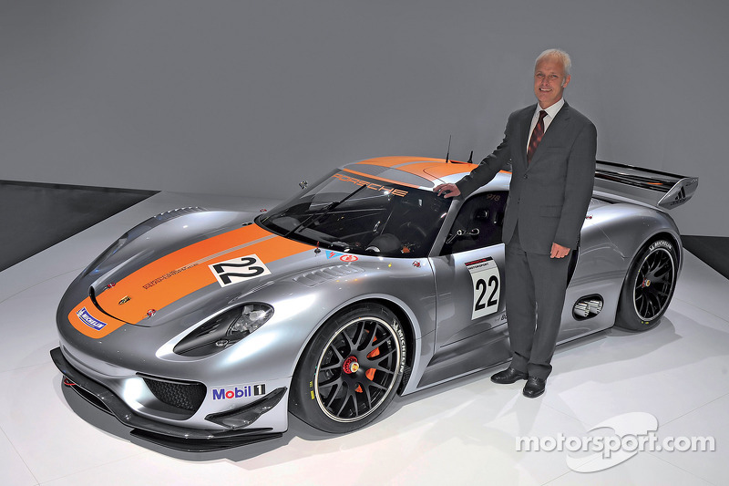 Matthias Müller, Presidente y CEO de Porsche AG, presenta el Porsche 918 RSR