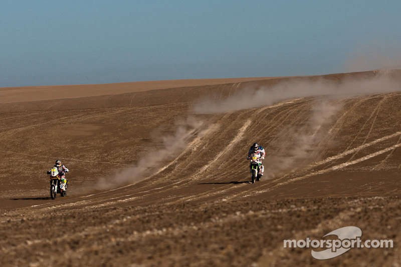 #1 KTM: Marc Coma y #3 Aprilia: Francisco Lopez Contardo