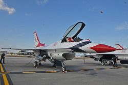 USAF Thunderbirds: F16 fighters flown by the Thunderbirds