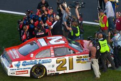 Race winner Trevor Bayne, Wood Brothers Racing Ford celebrates with his team