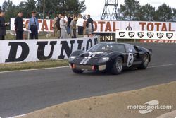 Ford's eerste overwinning in de 24 uur van Le Mans, 1966: de winnende Ford GT-40 Mark II bestuurd do