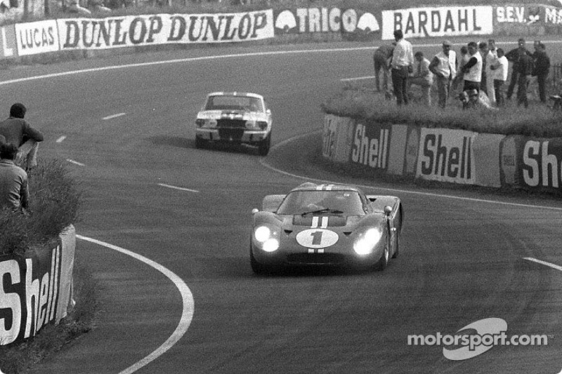 Ford GT40 Mk4: Эй-Джей Фойт, Дэн Герни