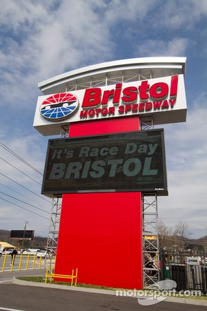 Bristol Motor Speedway ambiance