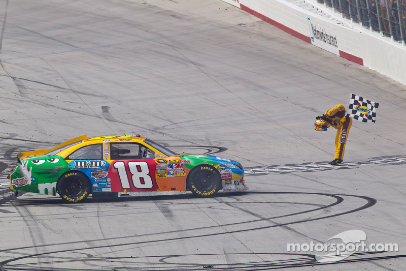 2011, Bristol 1: Kyle Busch (Gibbs-Toyota)