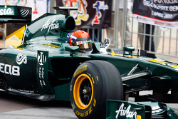 Alexander Rossi pilote la Lotus T127 dans une démonstration à Putrajaya
