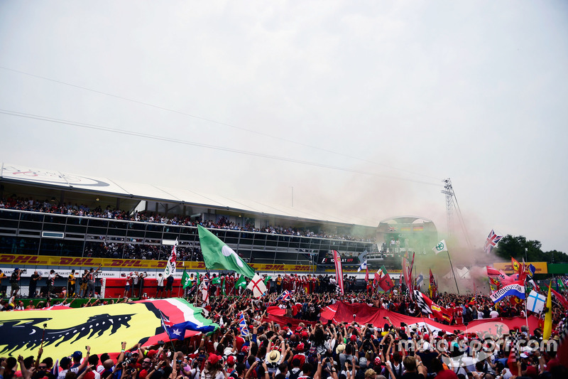 Podium: Lewis Hamilton, Mercedes AMG F1; Nico Rosberg, Mercedes AMG F1; Sebastian Vettel, Ferrari