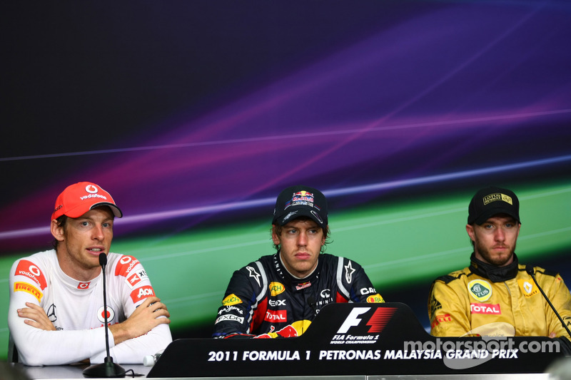 Yarış sonrası basın toplantısı: Yarış galibi Sebastian Vettel, Red Bull Racing, 2. Jenson Button, Mc