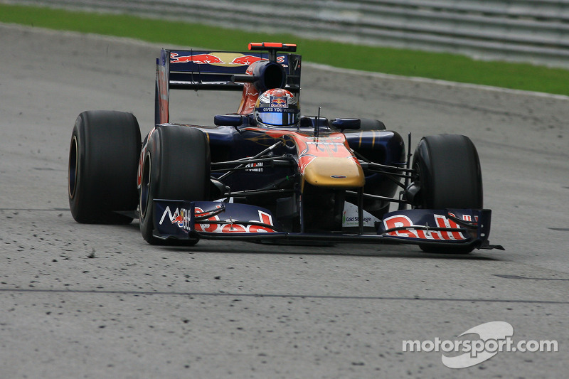 2011: Toro Rosso STR6 Ferrari (два седьмых места, 8-е место в КК)