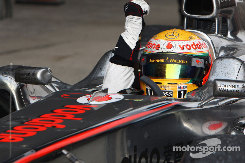 Yarış galibi Lewis Hamilton, McLaren Mercedes