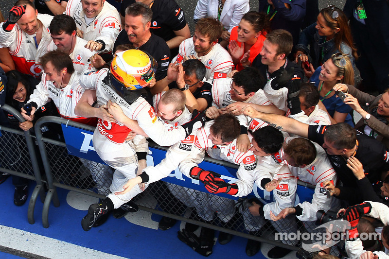 Yarış galibi Lewis Hamilton, McLaren Mercedes