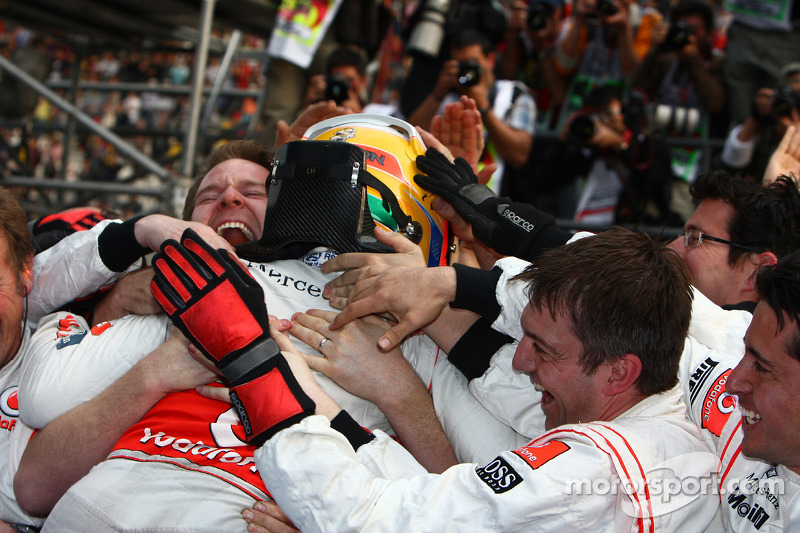 Yarış galibi Lewis Hamilton, McLaren Mercedes
