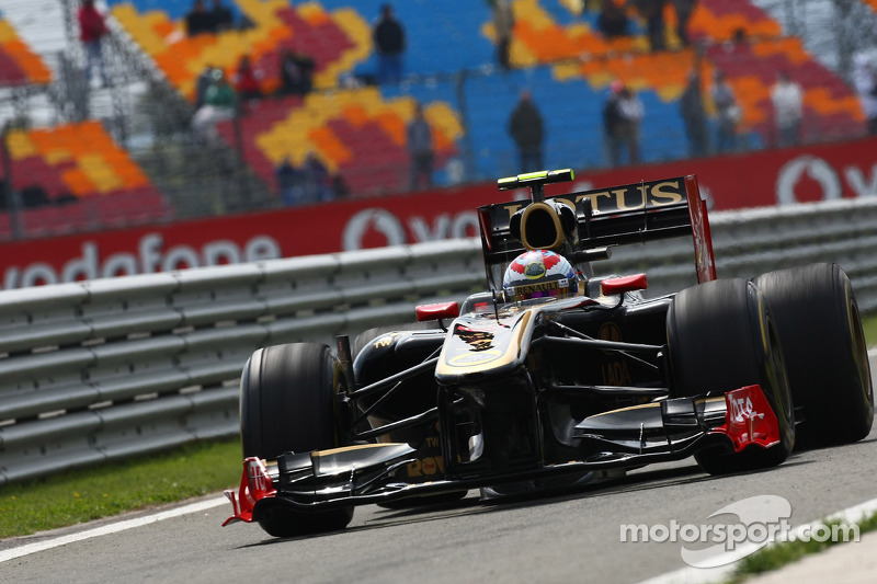 Vitaly Petrov, Lotus Renault GP