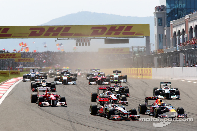 Mark Webber, Red Bull Racing, RB7, Lewis Hamilton, McLaren Mercedes, MP4-26