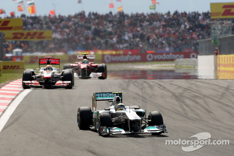 Nico Rosberg, Mercedes GP F1 Team, MGP W02 ve Lewis Hamilton, McLaren Mercedes, MP4-26