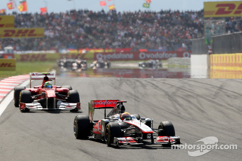 Lewis Hamilton, McLaren Mercedes, MP4-26 ve Felipe Massa, Scuderia Ferrari, F150