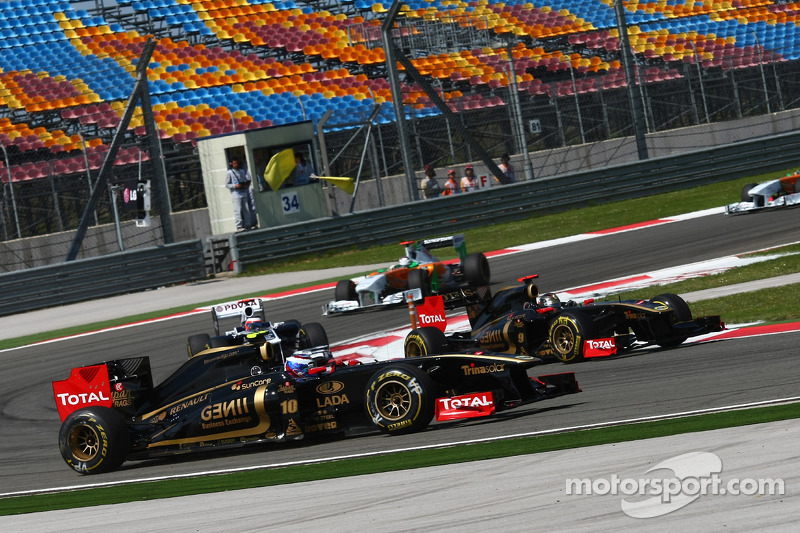 Vitaly Petrov, Lotus Renault GP