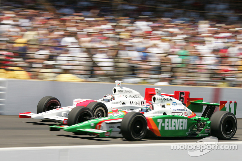 Départ : Tony Kanaan et Sam Hornish Jr. en bataille