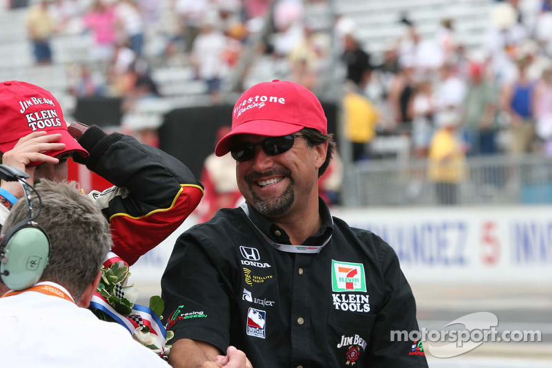 Michael Andretti profite de sa victoire en tant que propriétaire d'équipe