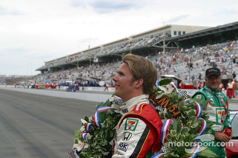 Dan Wheldon venceu a primeira de suas duas Indy 500 em 2005