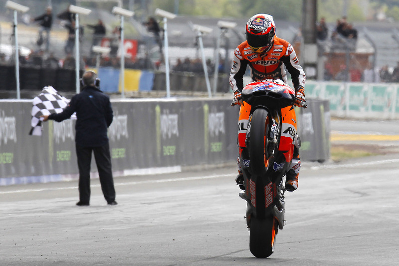 Casey Stoner fête sa victoire