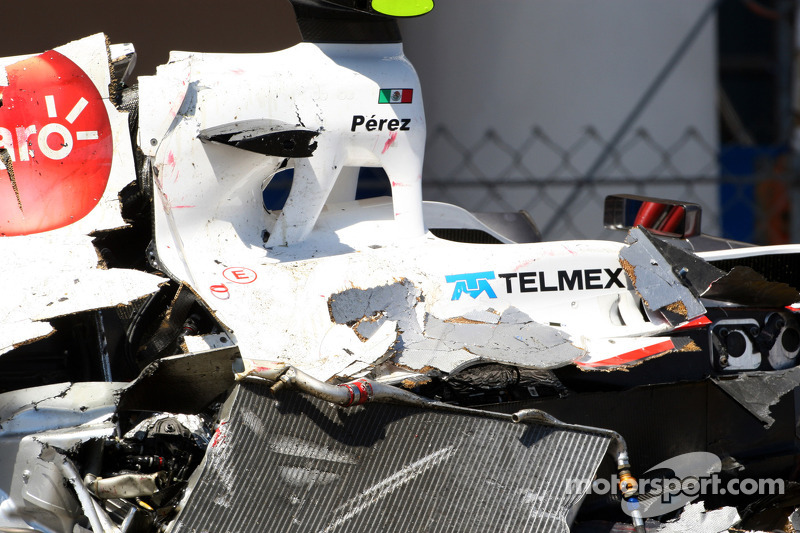 El auto de Sergio Pérez, Sauber F1 Team después de su accidente