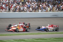 Helio Castroneves, Team Penske, Ryan Briscoe, Team Penske y Jay Howard, Sam Schmidt-RLL Racing