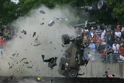 Massive crash for #3 Audi Sport North America Audi R18 TDI: Rinaldo Capello, Tom Kristensen, Allan McNish