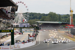 Start: #2 Audi Sport Team Joest Audi R18 TDI: Marcel Fässler, André Lotterer, Benoit Tréluyer leads the field