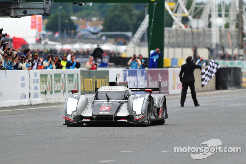 2011: Audi - Andre Lotterer, Timo Bernhard e Romain Dumas