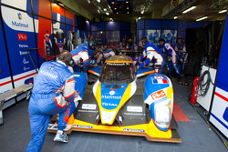 #10 Team Oreca Matmut Peugeot 908 HDI-FAP: Nicolas Lapierre, Loïc Duval, Olivier Panis