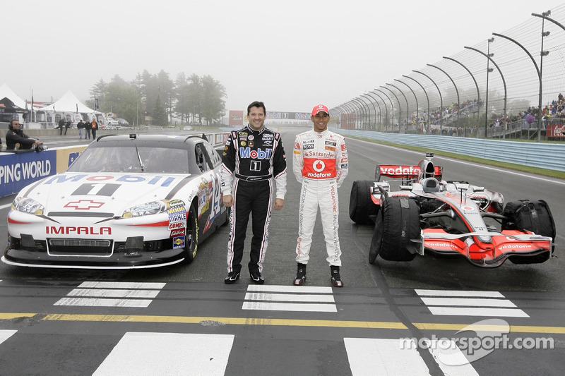 Tony Stewart y Lewis Hamilton
