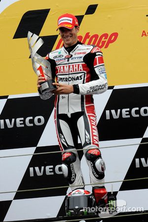 Ben Spies fête sa victoire sur le podium