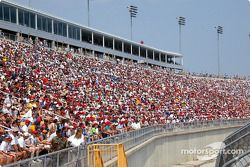 Kentucky Speedway crowd