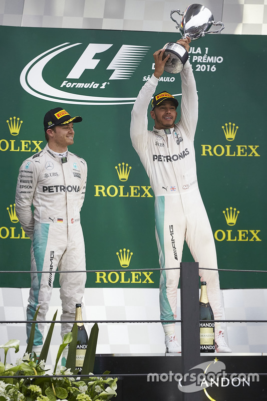 Podio: ganador de la carrera Lewis Hamilton, Mercedes AMG F1, segundo lugar Nico Rosberg, Mercedes AMG F1
