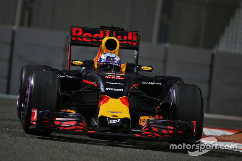 A mudança de companheiro de equipe não abalou Ricciardo, que terminou à frente de Verstappen não somente em Abu Dhabi como no ano.