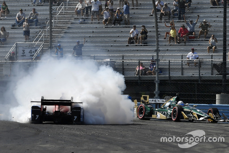 Josef Newgarden, Ed Carpenter Racing, Mikhail Aleshin, Schmidt Peterson Motorsports crash