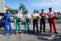 Les pilotes mexicains prennent la pose pour la course à Mexico