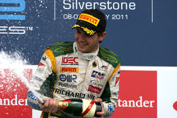 Pódio: vencedor Jules Bianchi, Lotus ART