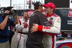 Victory circle: race winner Stefan Wilson, Andretti Autosport celebrates with brother Justin Wilson
