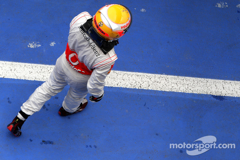 Yarış galibi Lewis Hamilton, McLaren Mercedes