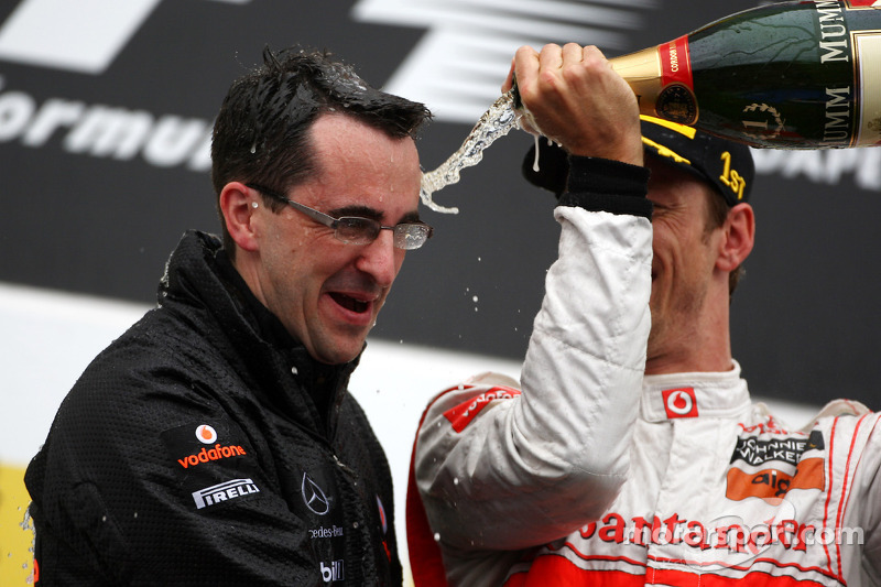 Podyum: Yarış galibi Jenson Button, McLaren Mercedes