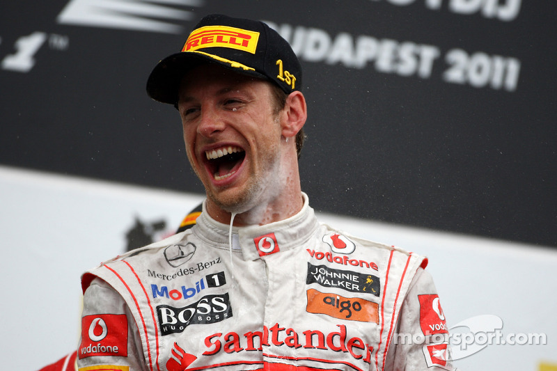 Podyum: Yarış galibi Jenson Button, McLaren Mercedes
