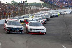Start: Ricky Stenhouse Jr., Roush-Fenway Ford and Brad Keselowski, Penske Racing Dodge lead the fiel