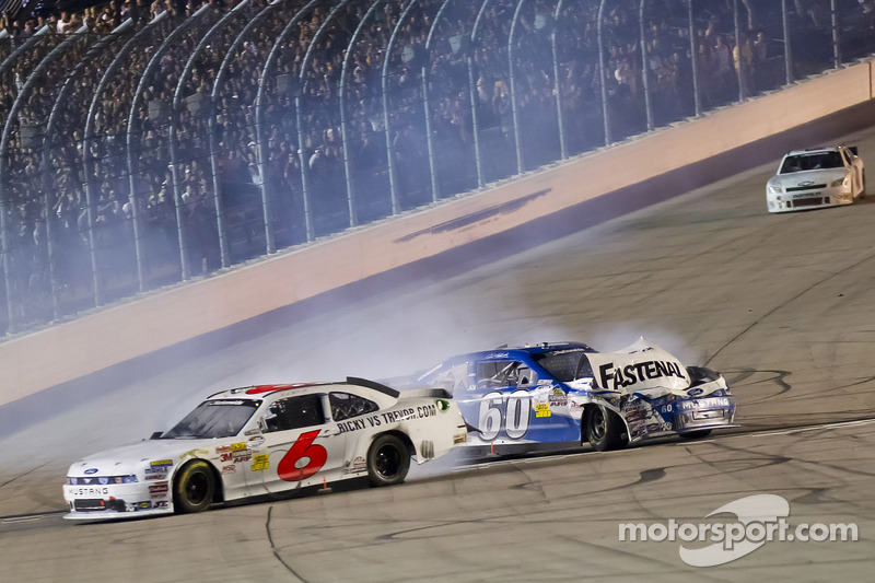 Crash auf der Zielgerade: Ricky Stenhouse Jr. und Carl Edwards