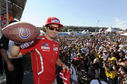 Nicky Hayden, el equipo de Ducati en la sesión de autógrafos